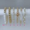 Armband met witte half-edelsteen